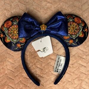 Disney Epcot Norway Embroidered Minnie Ears